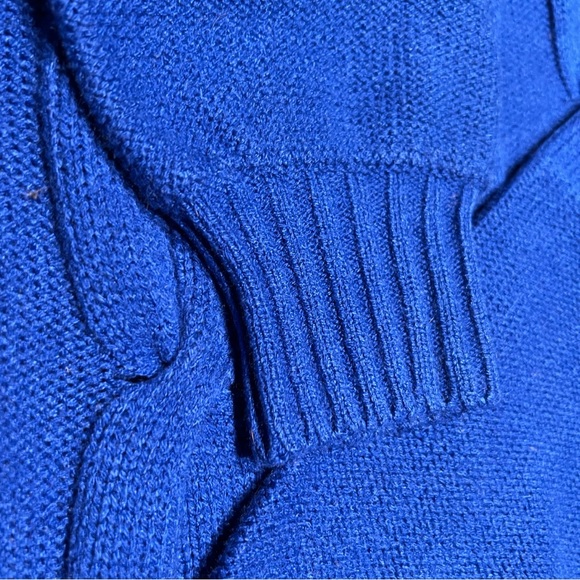 Blue pull-over - Picture 8 of 12